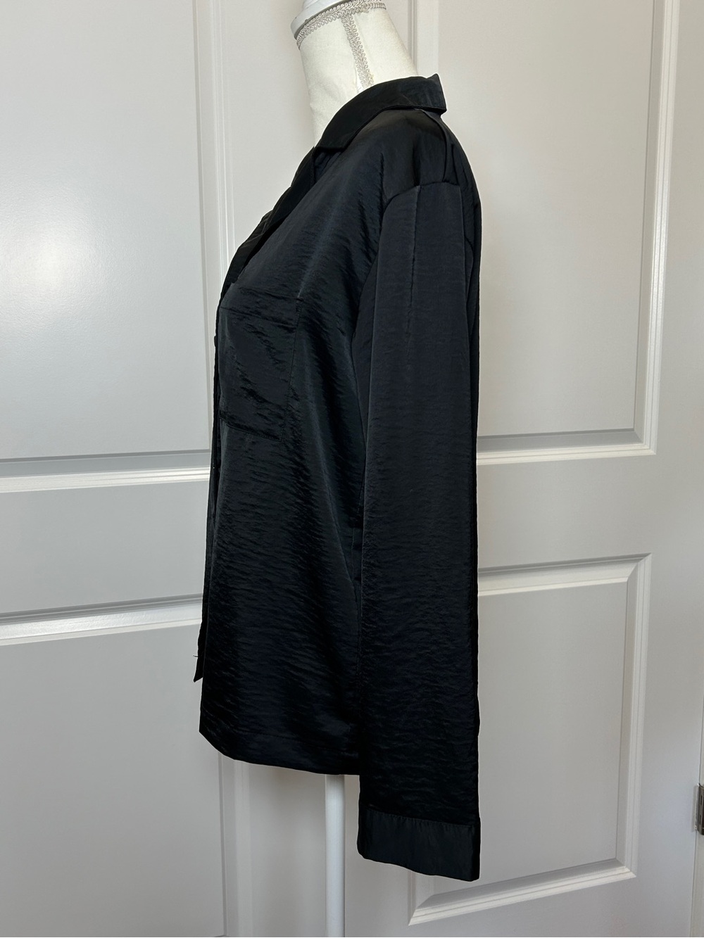 Auden Womens Black‎ Satin Pajama Set Long Sleeve Button Up Top and Shorts Size M - Picture 3 of 8